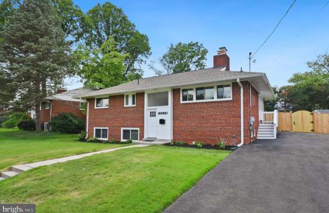 10228 FARNHAM DR Gallery 2