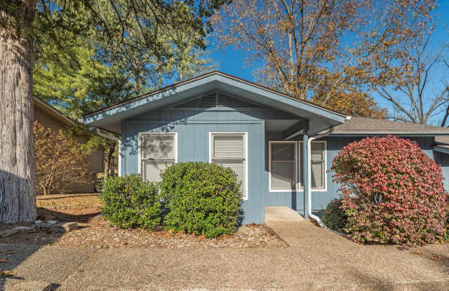 3 Bed Retreat with View  Trails at Your Doorstep - 3 Tiffany Lane, Bella Vista, AR 72715