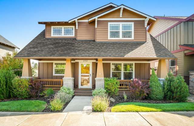 Peaceful NE Bend Home with Broken Top Views & Private Backyard Retreat Gallery 1