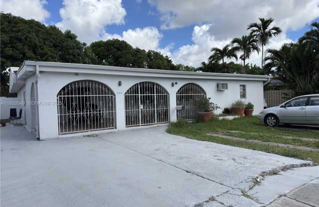 343 W 42nd St photos photos 343 W 42nd St photos photos