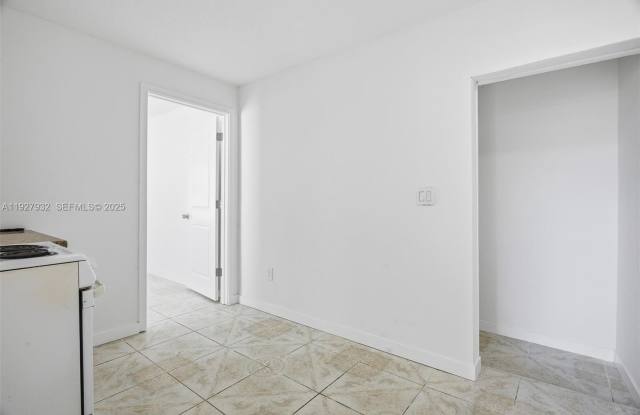 465 NE 165th St photos photos