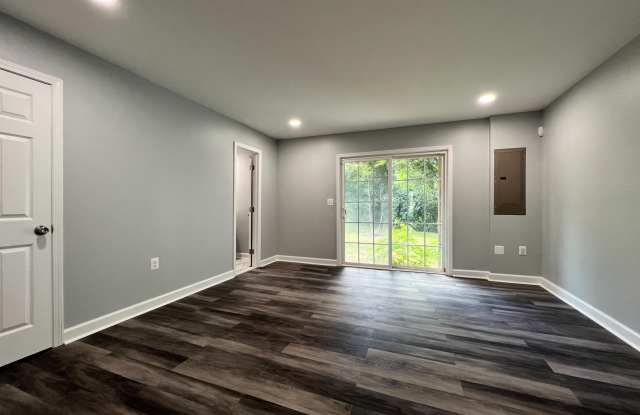 8382 SCOTLAND LOOP Gallery 3