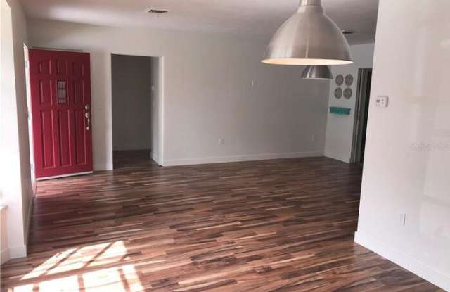 6514 Blue Water Avenue Gallery 3