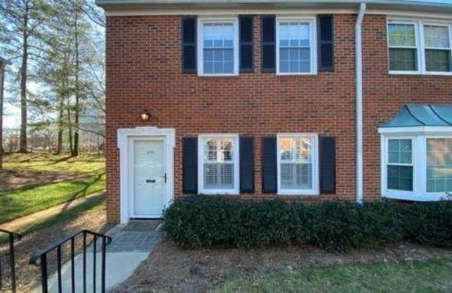 355 Hanover Arms Court - 355 Hanover Arms Court, Winston-Salem, NC 27104