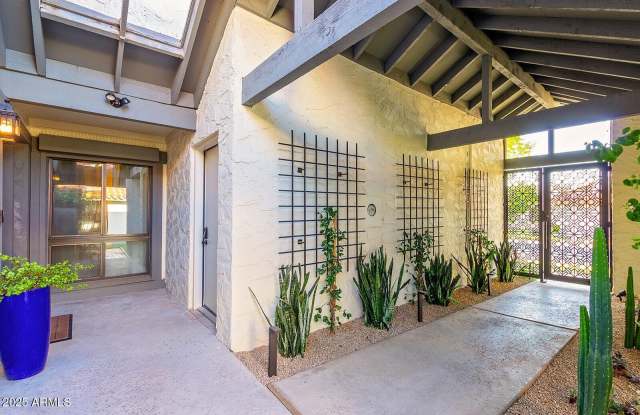 5822 N Scottsdale Road photos photos