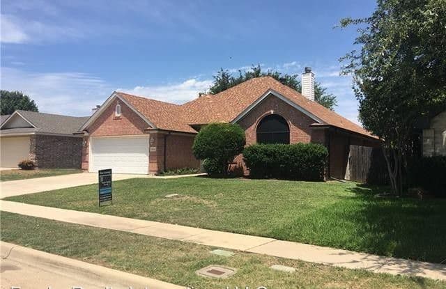 1074 Springhill Dr - 1074 Springhill Drive, Saginaw, TX 76179