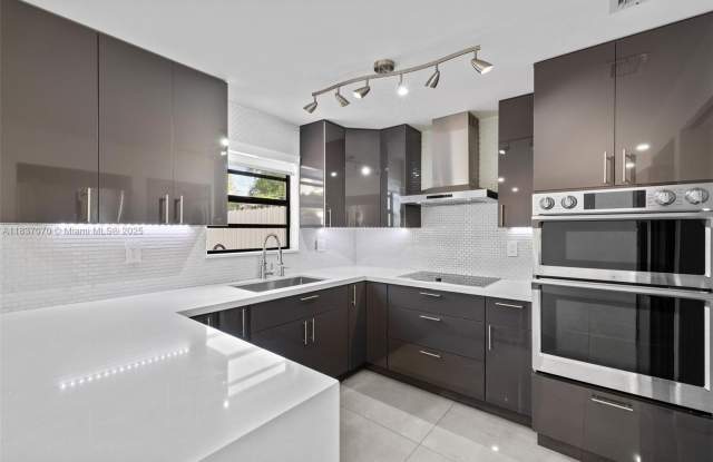 10932 NW 7th St photos photos