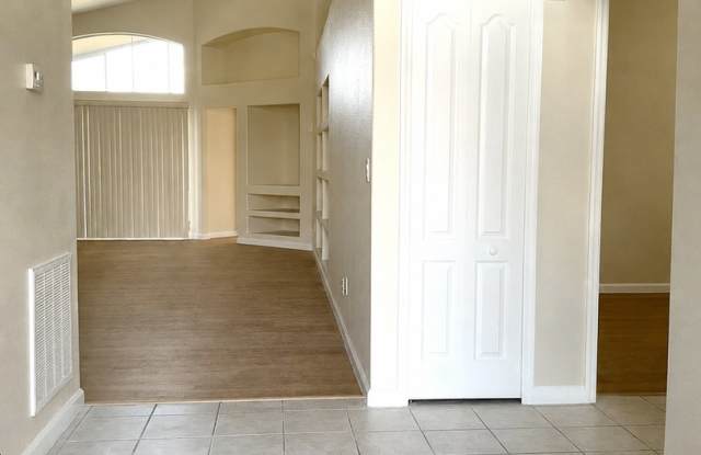 3 bedroom, 2 bath, 2 car garage, Single Family home in the Clermont gated community of Mission Park! Gallery 3
