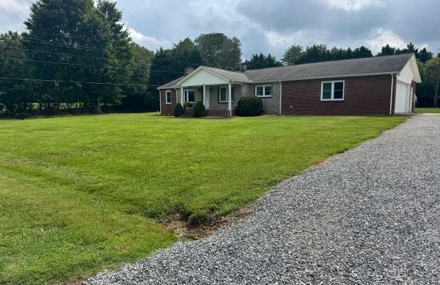 Country Setting but close enough Single Family Home photos photos