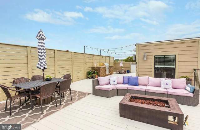 Top Floor, 2BR, 2BA with Den + Private Large Rooftop and Garage parking! A Must see!! photos photos