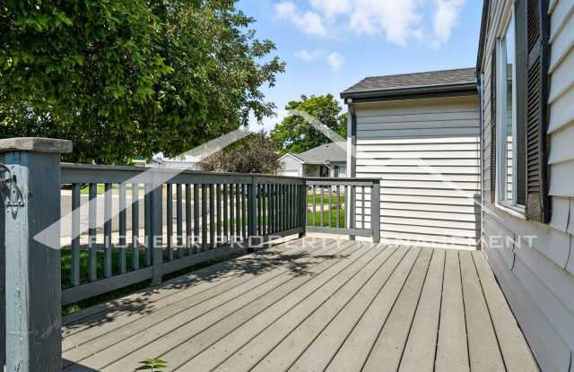 Spacious Home with Washer/Dryer and Storage Shed Gallery 4