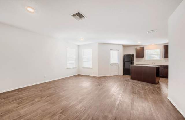 Beautiful 3-Bedroom, 2-Bathroom Single Story Home in Popular Redbird Ranch Subdivision. Gallery 4