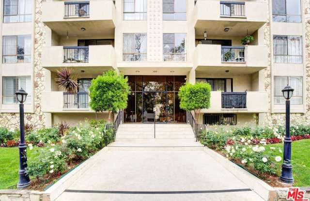 423 N Palm Dr - 423 North Palm Drive, Beverly Hills, CA 90210