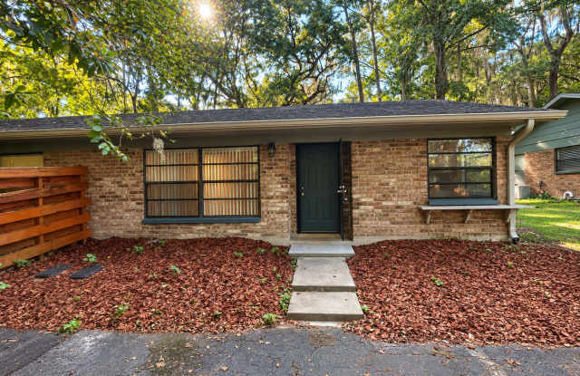 Beautiful 2 Bed / 2 Bath Brick Condo ⭐ Gallery 1
