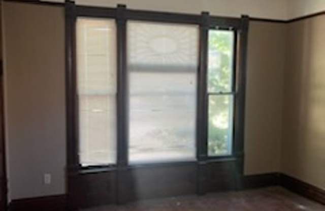 Beautiful 3 Bedroom 3 Bath home $1100 Great Location Near Downtown Gallery 3