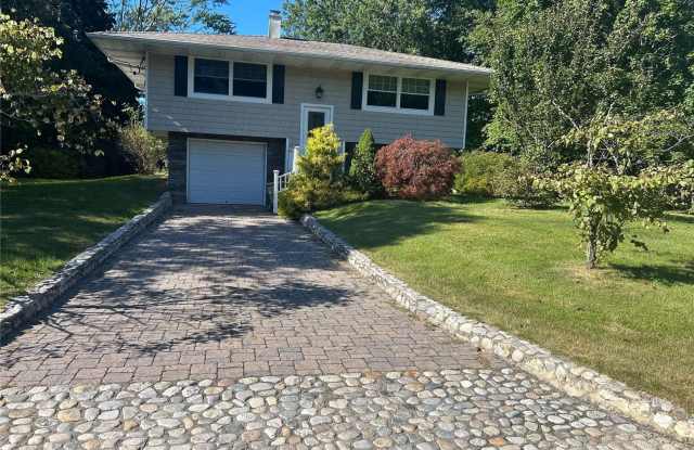 17 Partridge Lane - 17 Partridge Lane, Setauket-East Setauket, NY 11733