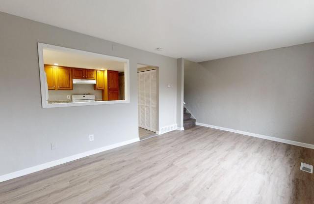 Elyria - updated two floor townhouse, 2 bed/1bath. Gallery 4