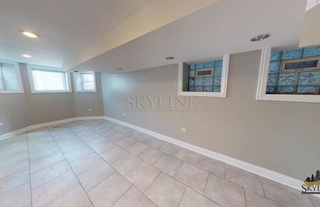 4810 South Langley Avenue, Garden Unit Gallery 4