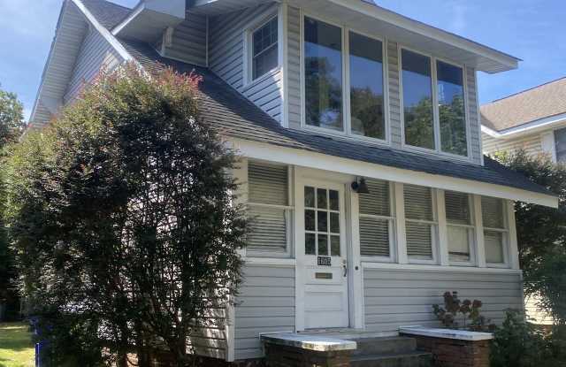 1605 Longwood Drive photos photos