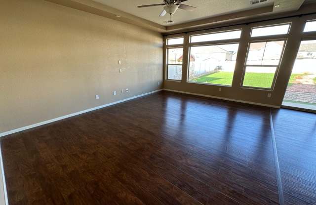 Spacious 4-Bedroom Home with Fenced Backyard, Central A/C & 2-Car Garage! Gallery 3