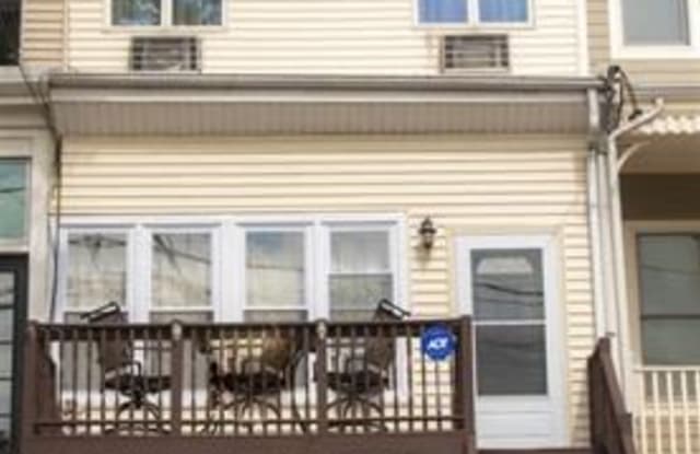 295 1/2 WEBSTER AVE - 295 1/2 Webster Ave, Jersey City, NJ 07307