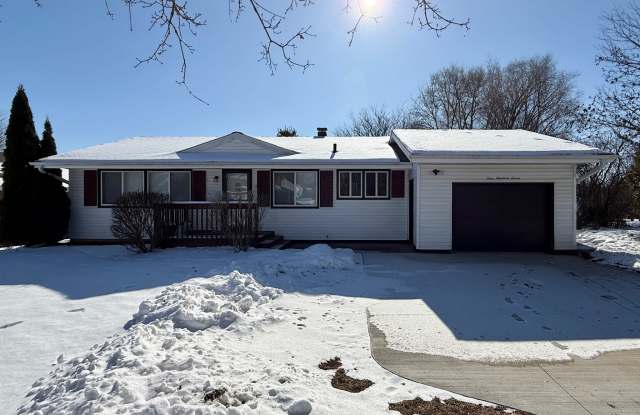 407 13th Ave - 407 13th Avenue, New Glarus, WI 53574