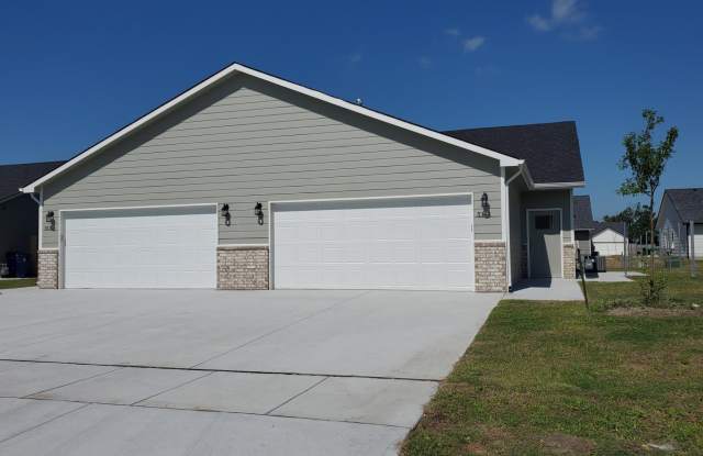 5141 N Cypress St - 5141 North Cypress Street, Bel Aire, KS 67226