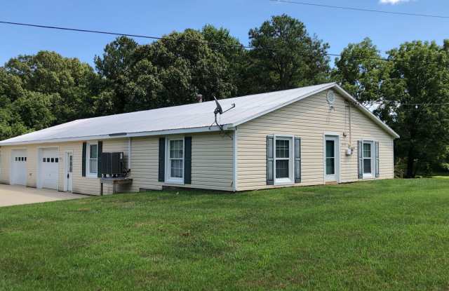Very large 2 bedroom Rambler in Park Hall, MD photos photos