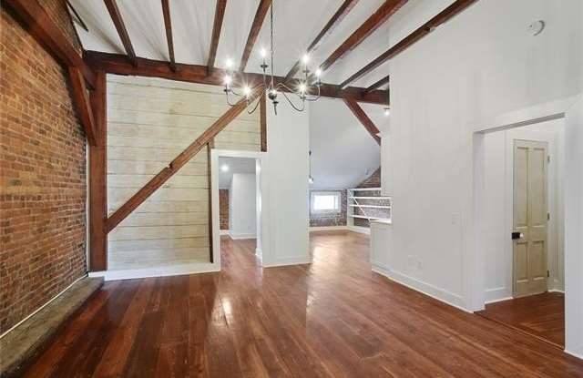 612 JULIA Street Gallery 4