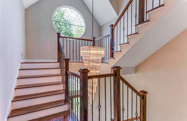 180 Kinross Court Gallery 3