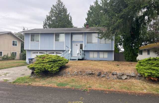 3 BED 2.5 BATH WITH BONUS ROOM - EAST BREMERTON SPLIT ENTRY HOME WITH 2 CAR GARAGE - 6890 Thebes Street Northeast, Kitsap County, WA 98311