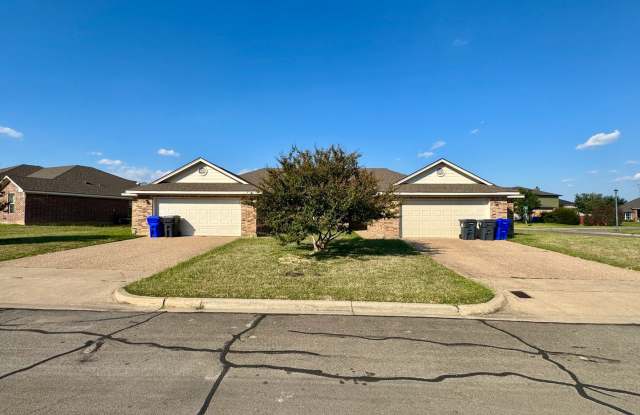 Duplex *LEASING SPECIAL AVAILABLE* photos photos Duplex *LEASING SPECIAL AVAILABLE* photos photos