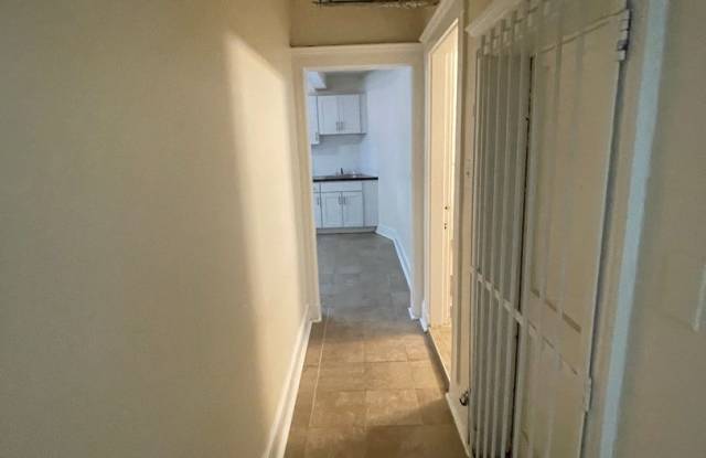 Super Spacious and Charming garden 1 bed on quiet street Huge Kitchen Heat HW Inc NO FEE FREE MONTH photos photos