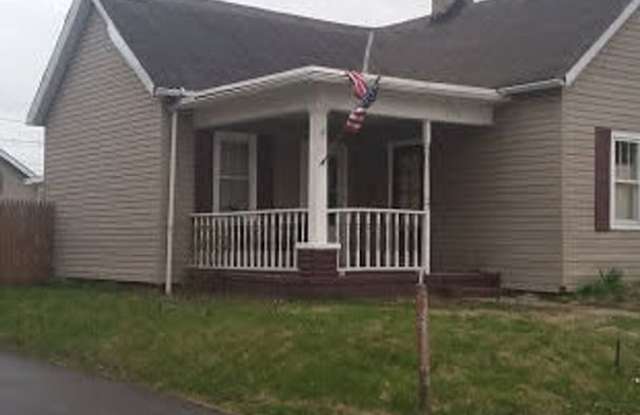 2 Bed1 Bath Fenced in Backyard and Garage - 176 Hirn Street, Chillicothe, OH 45601