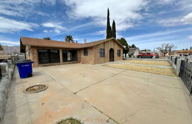 Northeast El Paso 3Bed/2Bath Refrig A/C with Pool! Gallery 3