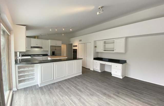 5915 E CACTUS WREN Road Gallery 4