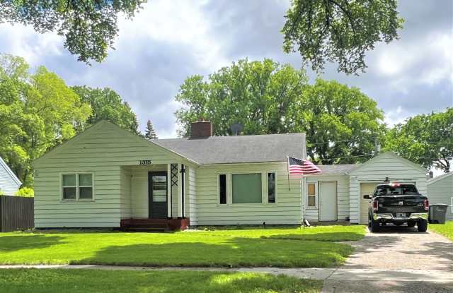 1315 5th Ave S photos photos