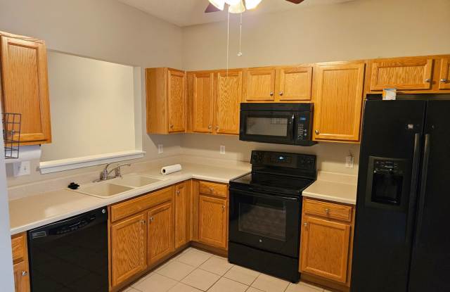 Fantastic 3br 2.5ba Townhome w/ 1st Floor Master & Garage in Holly Springs! Available Now! Gallery 4