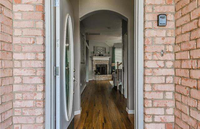 2984 Lakeview Circle Gallery 4