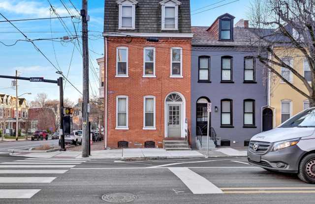 402 W LEMON STREET Gallery 2