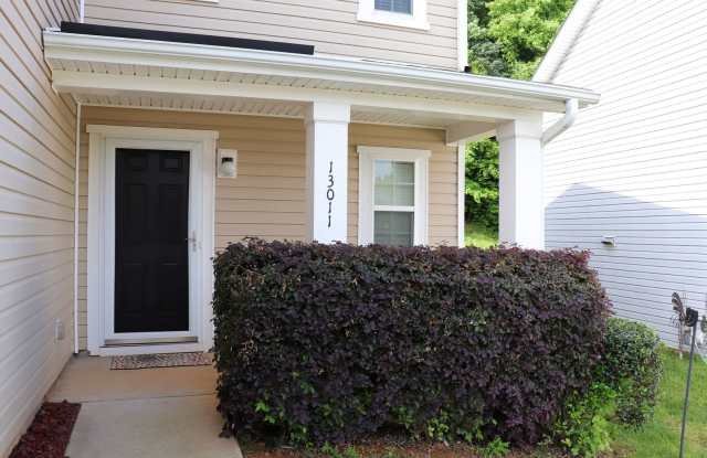 Beautiful 3-bed, 2.5 Bath home in Hamilton Lakes of Steele Creek! Gallery 3