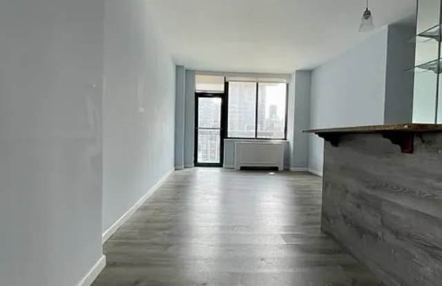 400 E 62nd St Gallery 4