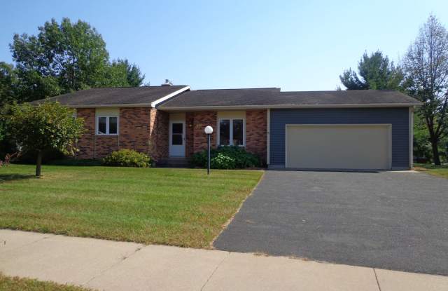 Woodridge Housing - Large 3 and 4 Bedroom Homes in Tomah, WI photos photos
