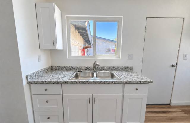 208 W Moutainview Ave, Unit B Gallery 4