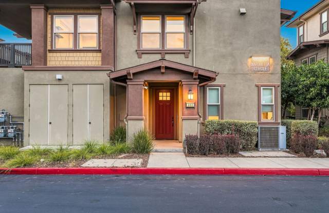 Bright Corner 3 Bed 3.5 Bath Townhome in Mountain View’s Montecito Community Gallery 1
