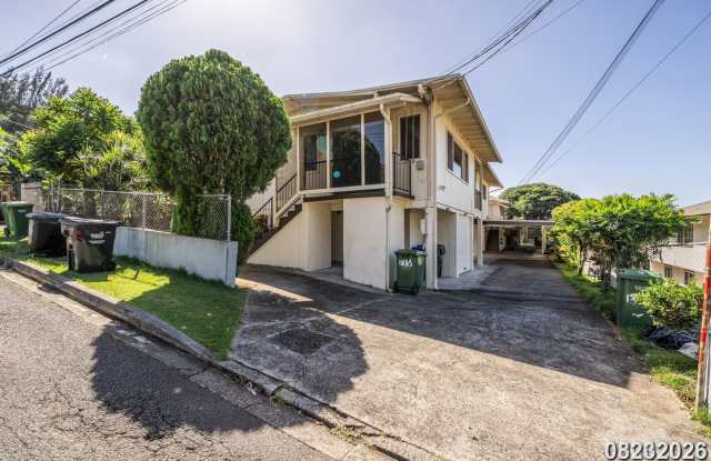 $2400 / 2 Bed / 1 Bath / 2 Parking IN KALIHI Gallery 1