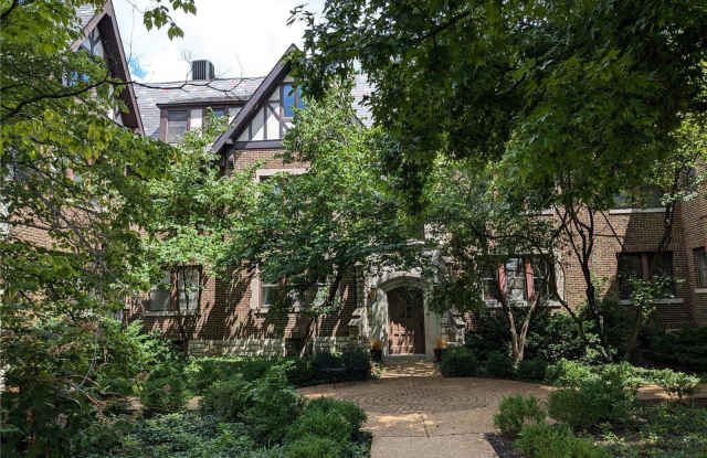 7627 Wydown - 7627 Wydown Boulevard, Clayton, MO 63105