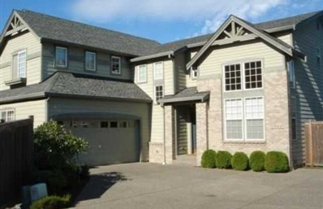 Stunning 2 Story 4 Bed 2.5 Bath Home in Redmond photos photos