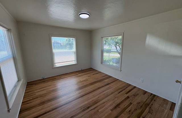 Charming Cozy Home for Rent Available Now! Gallery 4