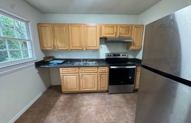3 Bedroom Single Family House 1055 Anders in Mobile, AL 36608 Gallery 3